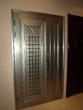 不銹鋼門的優(yōu)缺點(diǎn)分析,知道全面才能選對(duì)——日上防盜門